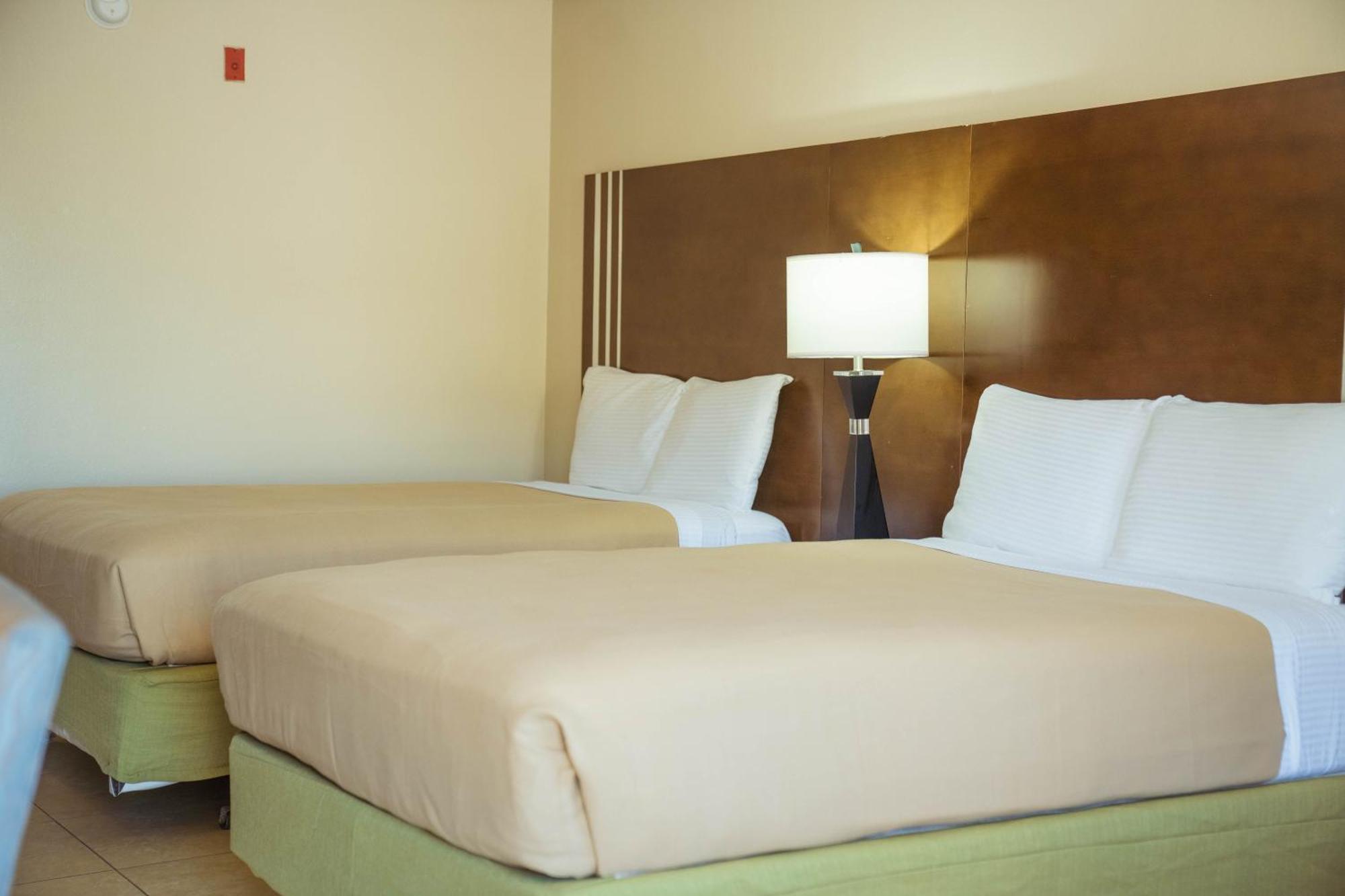 Serena Inn Citrus Ridge Dış mekan fotoğraf